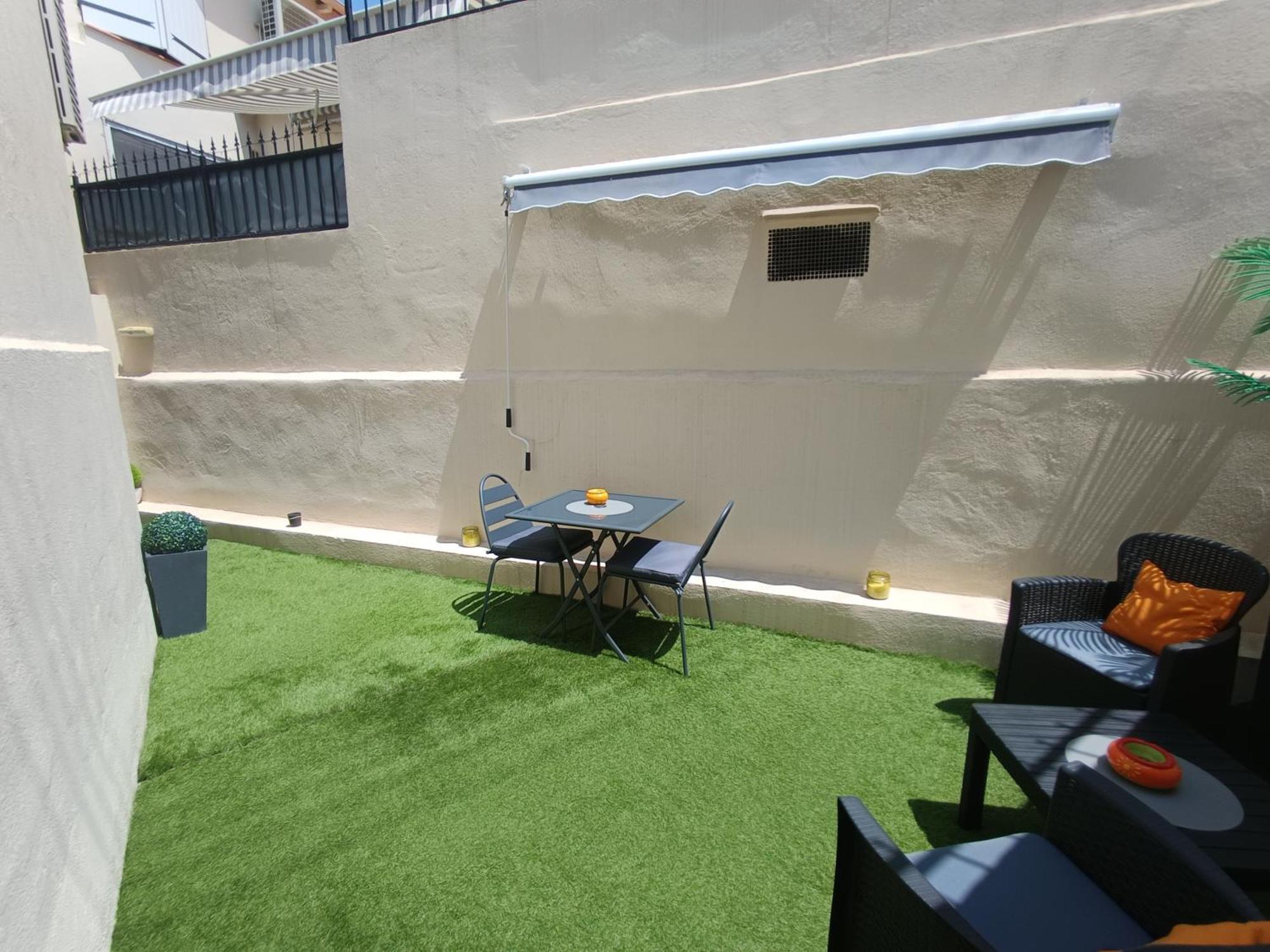 Coquet 2 Pieces Entierement Renove Et Climatise * Cannes