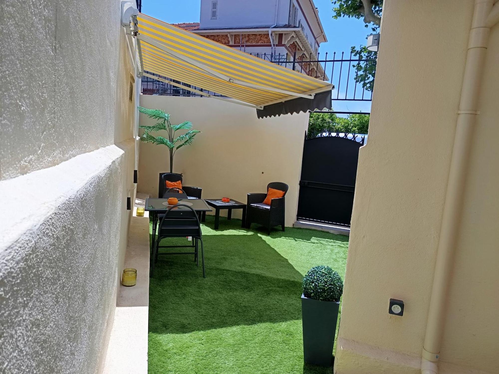 Coquet 2 Pieces Entierement Renove Et Climatise Apartment