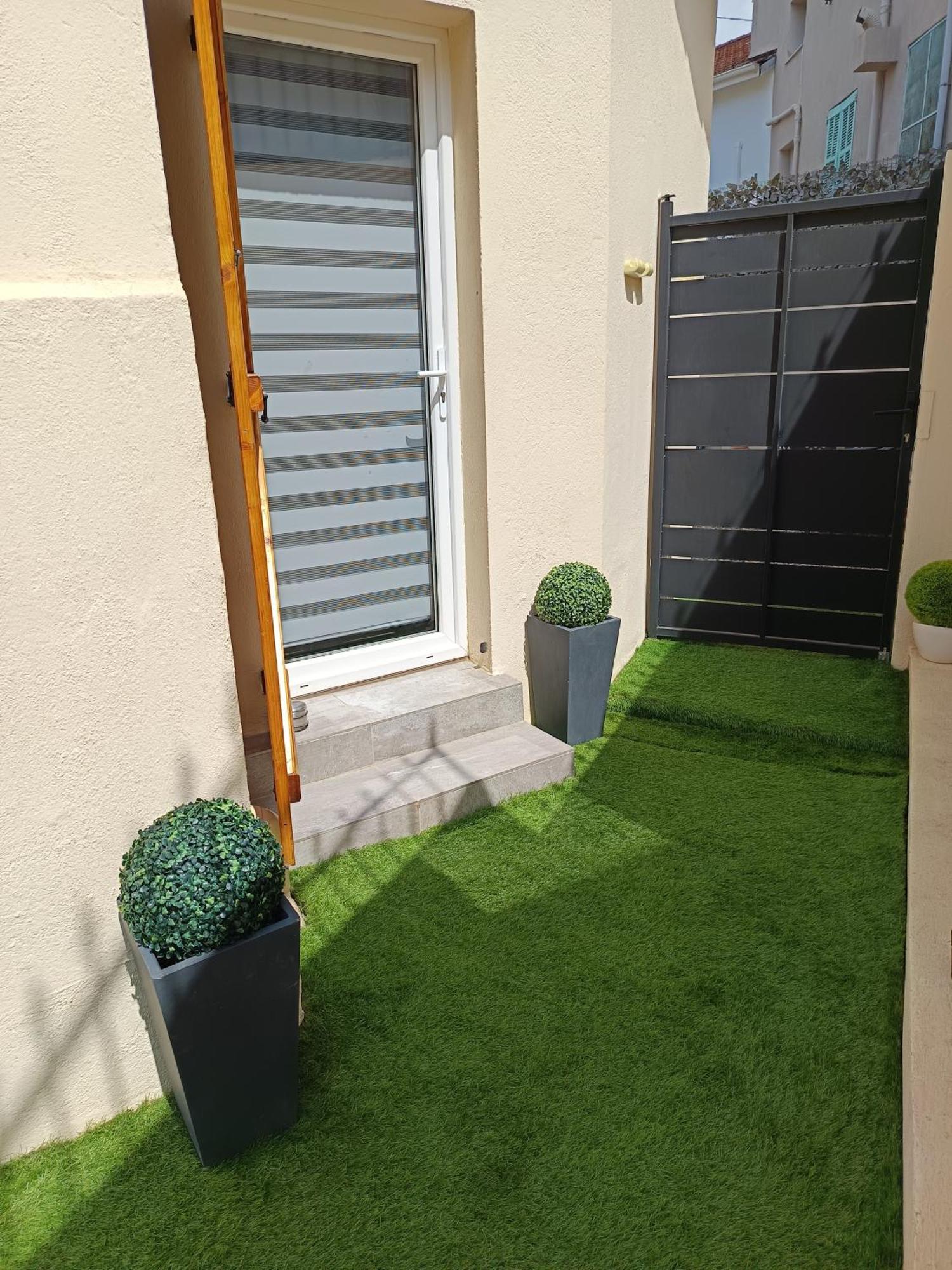 Coquet 2 Pieces Entierement Renove Et Climatise Cannes